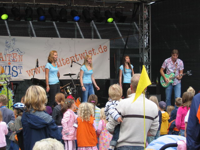 gal/2007/2007 Ruettenscheider Kinderfest/2007 Saitentwist Ruettenscheider Kinderfest 1.9. 253.jpg